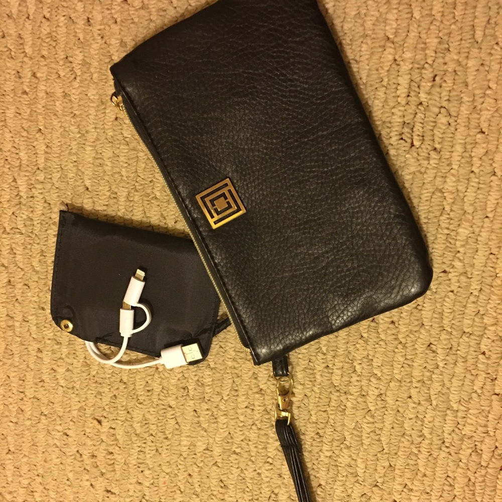 Chargeable wristlet